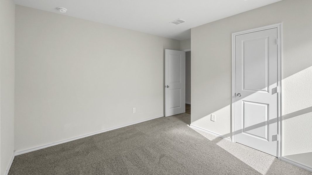 Spacious, unfurnished interior of a new home in Oak Valley Estates, Bullard (Image 17).