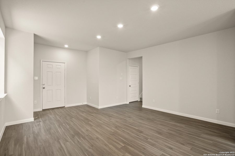 Spacious, unfurnished interior of a new home in Abbott Place, St. Hedwig (Image 15).