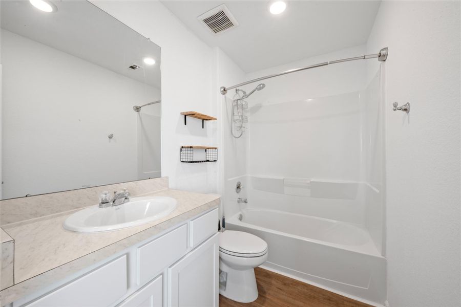 Furnished interior view inside a new home in Santa Fe, Cleveland (Image 5). Furnished interior view inside a new home in Santa Fe, Cleveland (Image 5).