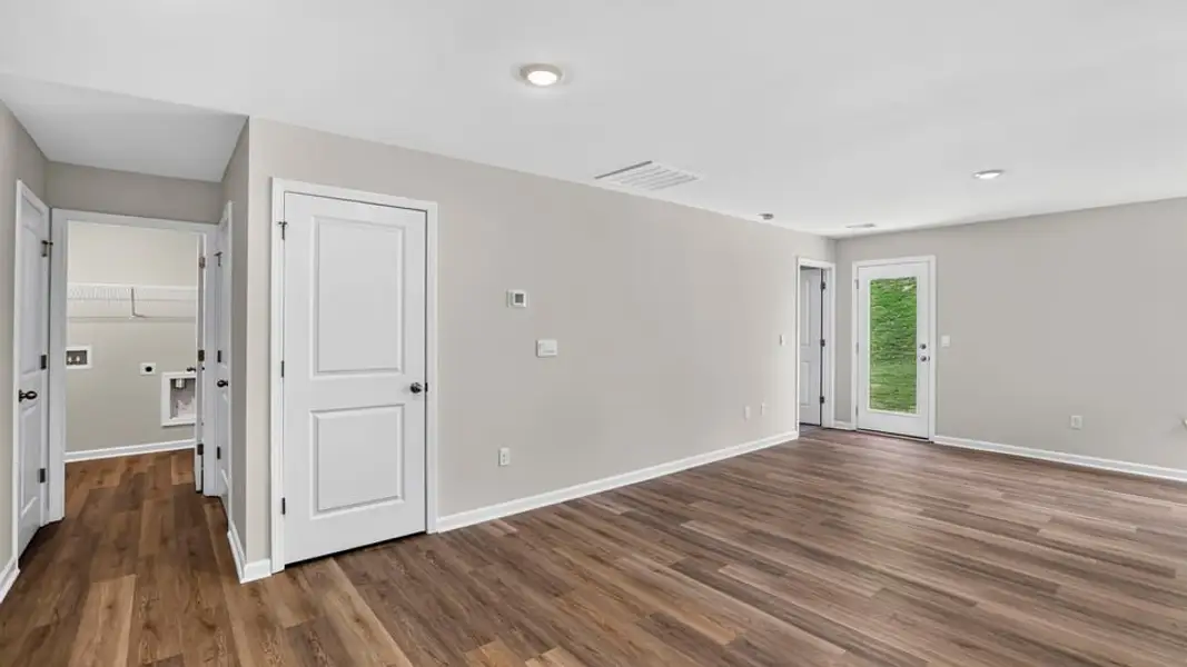 Spacious, unfurnished interior of a new home in Cedar Gap, Fountain Inn (Image 26).