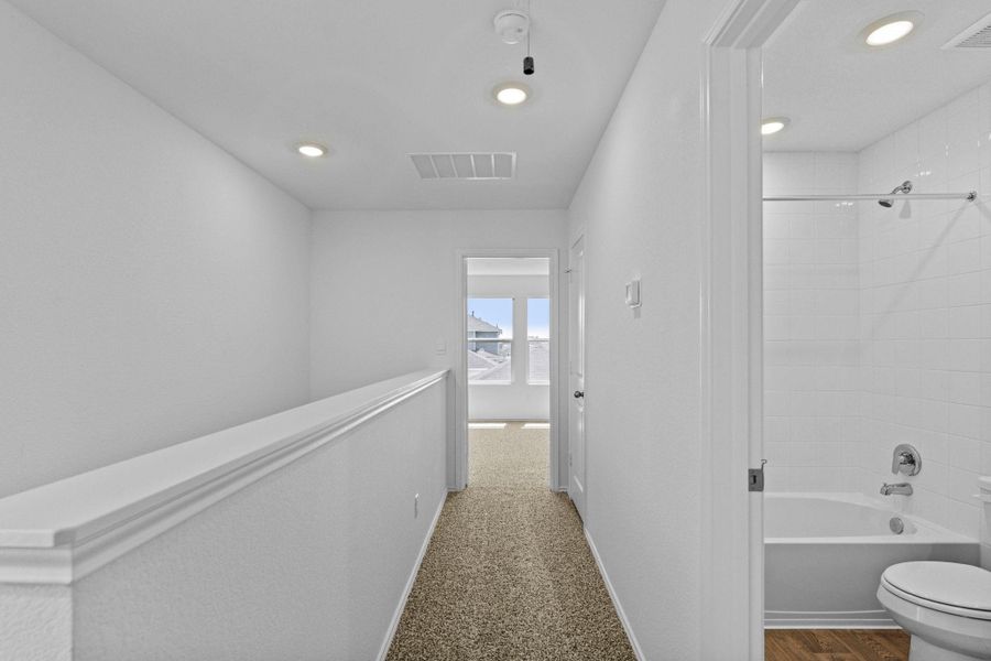 Spacious, unfurnished interior of a new home in Valverde, Bastrop (Image 25).