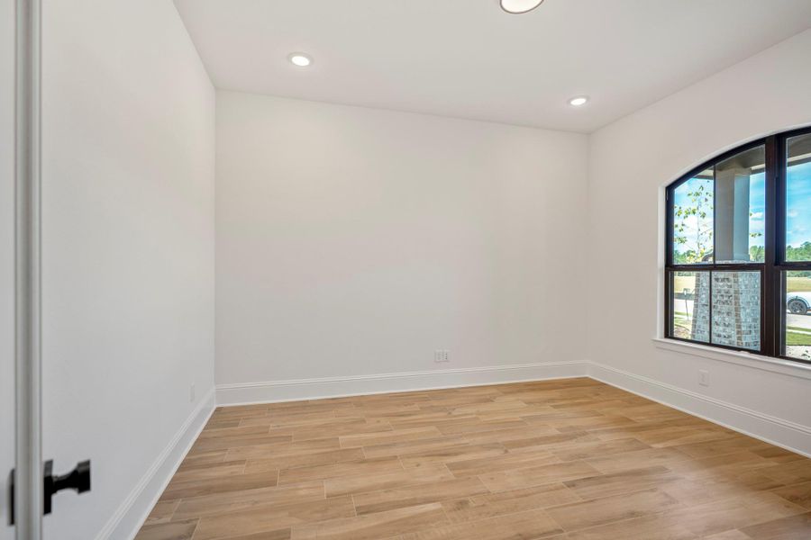 Spacious, unfurnished interior of a new home in Colton, Montgomery (Image 43).