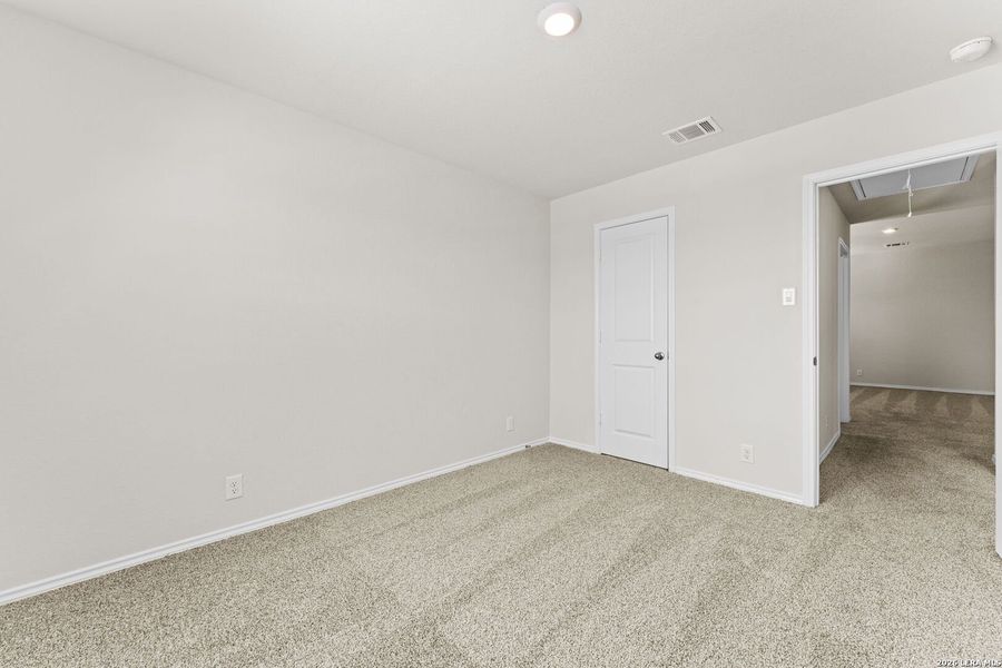 Spacious, unfurnished interior of a new home in Redbird Ranch, San Antonio (Image 30).