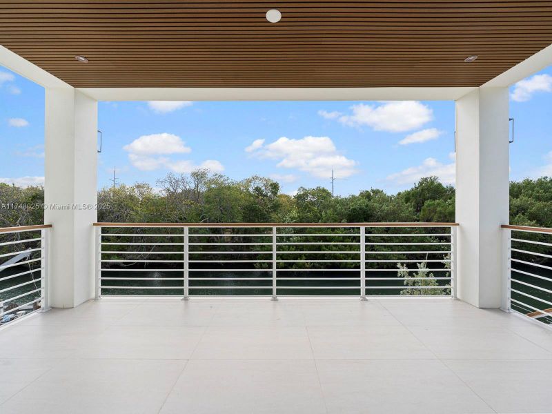 Image 37 of a home in .