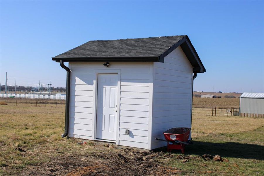 Exterior details and patio area of a home in , Decatur (Image 3).