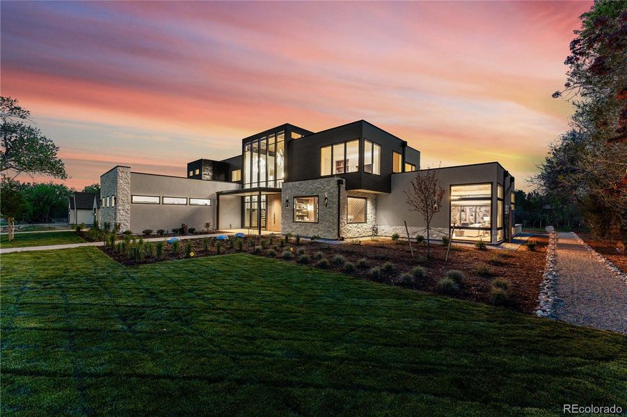 Nestled among the expansive lots of North Boulder, amidst a surge of newly-built upscale opulent residences. Brown development presents it's latest masterpiece luxury home.