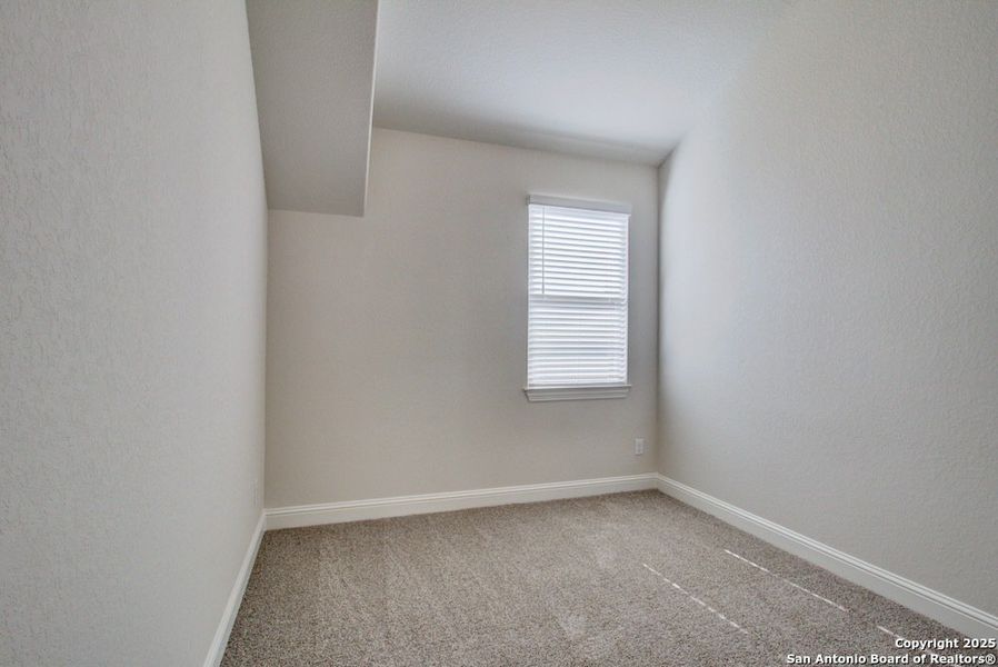 Spacious, unfurnished interior of a new home in Veramendi, New Braunfels (Image 16).