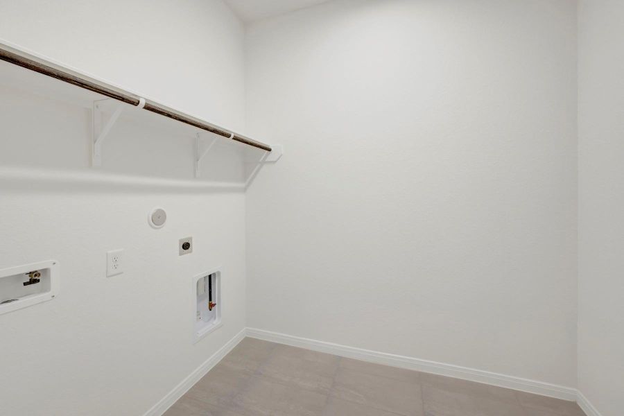 Spacious, unfurnished interior of a new home in The Grand Prairie 50’, Hockley (Image 18).