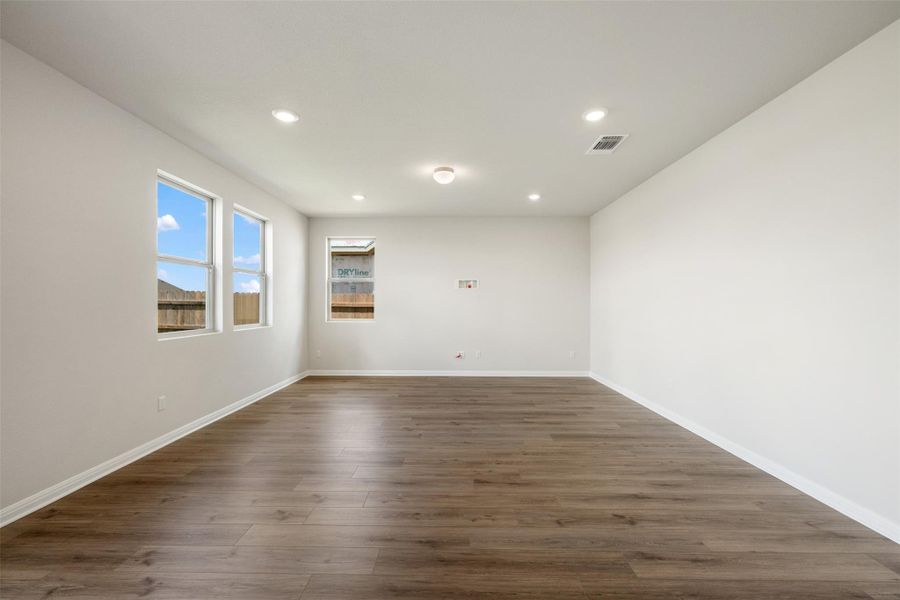 Spacious, unfurnished interior of a new home in Patterson Ranch, Georgetown (Image 32).