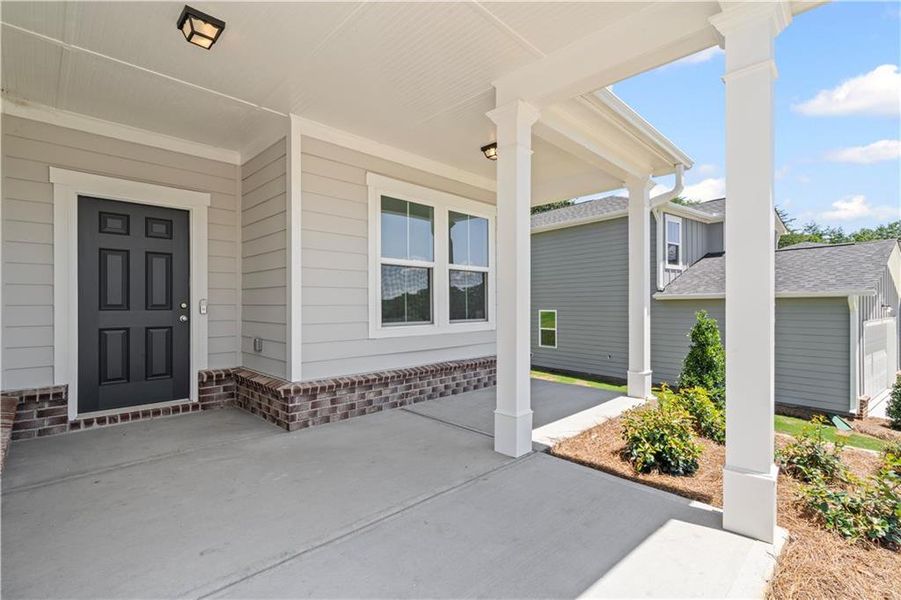 Exterior details and patio area of a home in Avery Ridge, Gainesville (Image 22).