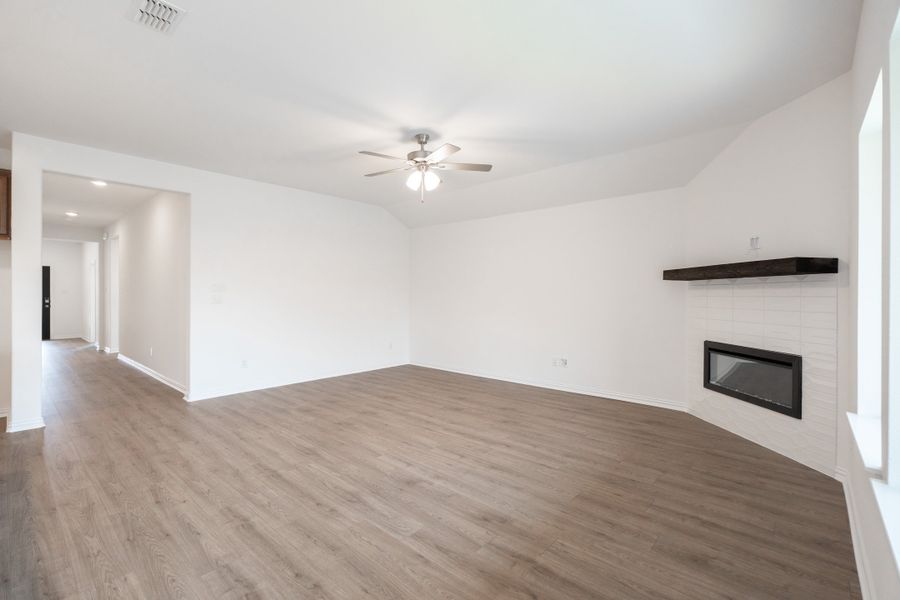 Spacious, unfurnished interior of a new home in Chalk Hill, Celina (Image 19).