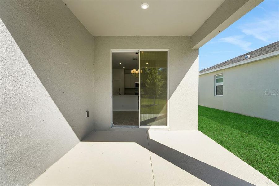 Exterior details and patio area of a home in Reserve at Hammock Oaks, Lady Lake (Image 3).