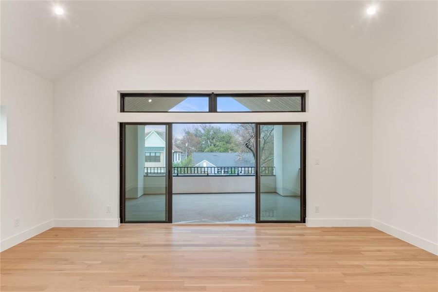 Spacious, unfurnished interior of a new home in , Dallas (Image 37).
