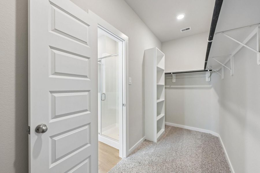 Spacious, unfurnished interior of a new home in Granger Pines, Conroe (Image 19).