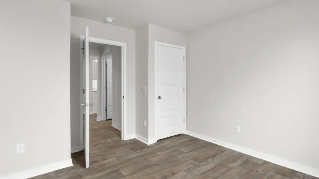 Spacious, unfurnished interior of a new home in Vineyard Trail, Jacksonville (Image 19).