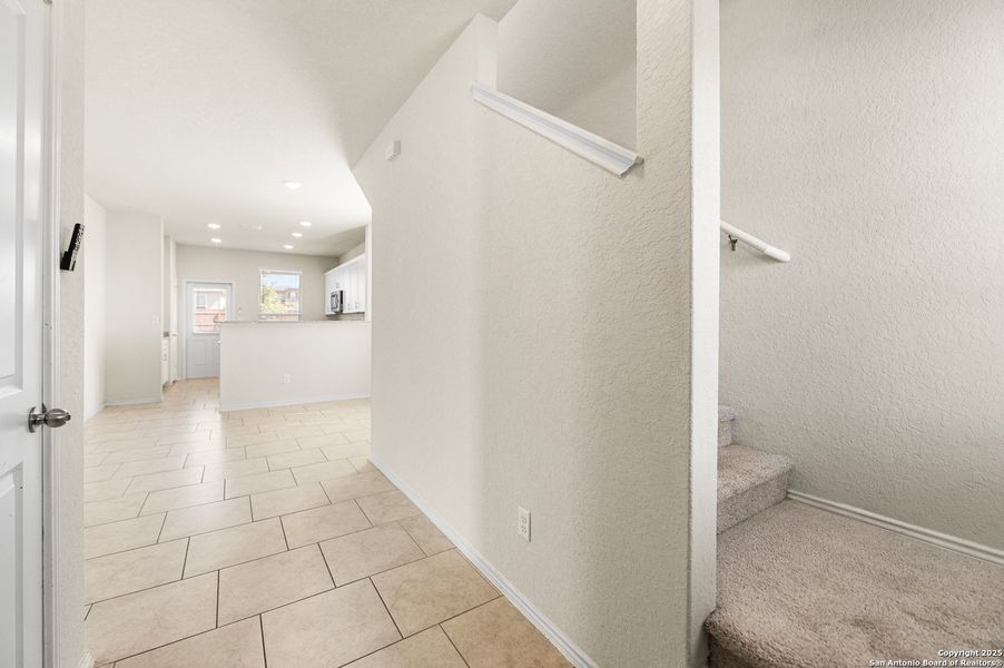 Spacious, unfurnished interior of a new home in Cinco Lakes, San Antonio (Image 25). Spacious, unfurnished interior of a new home in Cinco Lakes, San Antonio (Image 25).