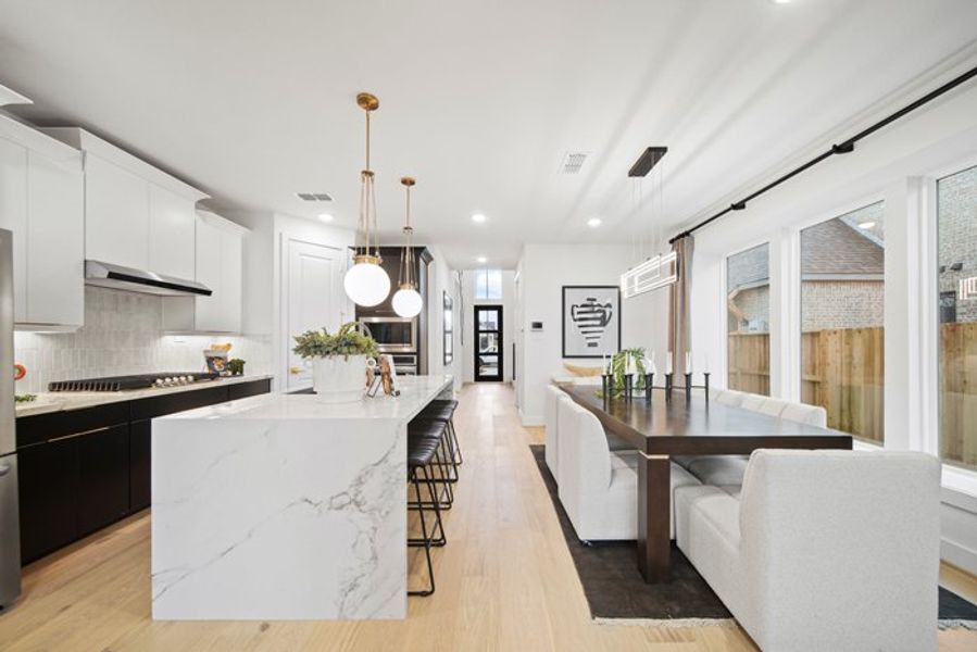 Furnished interior view inside a new home in Meridiana 40', 65', Iowa Colony (Image 18).