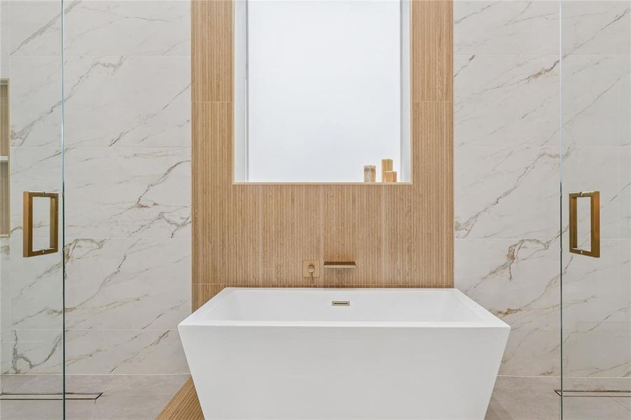 Soaking tub between the two walk in showers Soaking tub between the two walk in showers