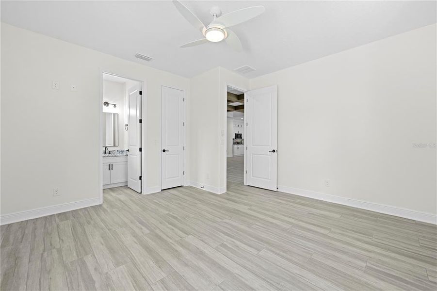 Spacious, unfurnished interior of a new home in , Weeki Wachee (Image 37).