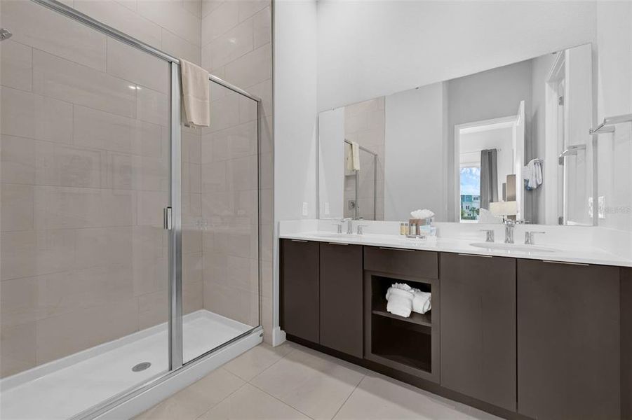 Furnished interior view inside a new home in , Kissimmee (Image 10).