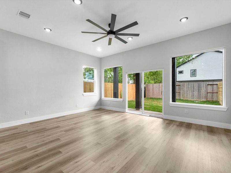 Spacious, unfurnished interior of a new home in , Houston (Image 13).