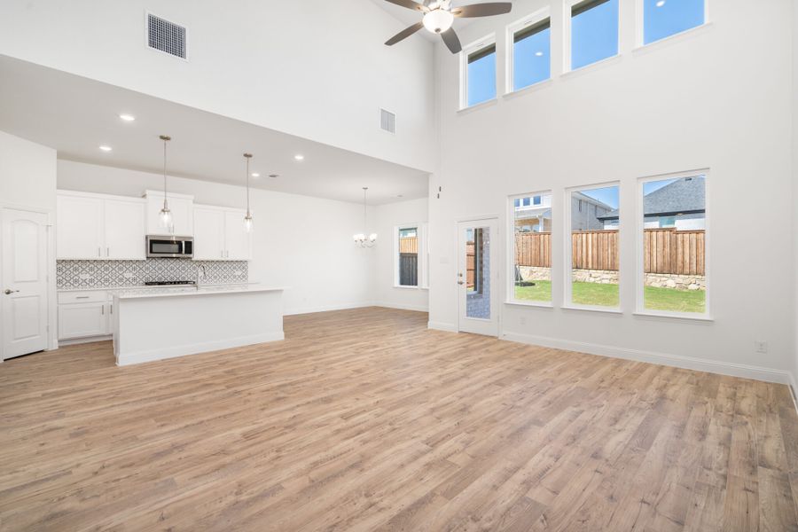 Spacious, unfurnished interior of a new home in Reunion, Rhome (Image 16).