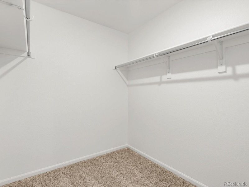 Spacious, unfurnished interior of a new home in Skyview at High Point, Aurora (Image 16).