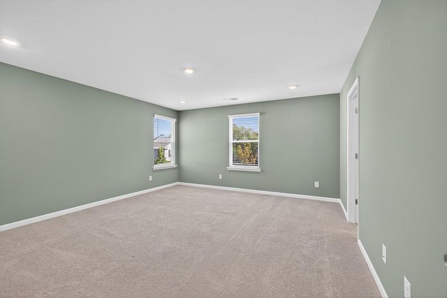 Spacious, unfurnished interior of a new home in Buice Lake, Acworth (Image 32).