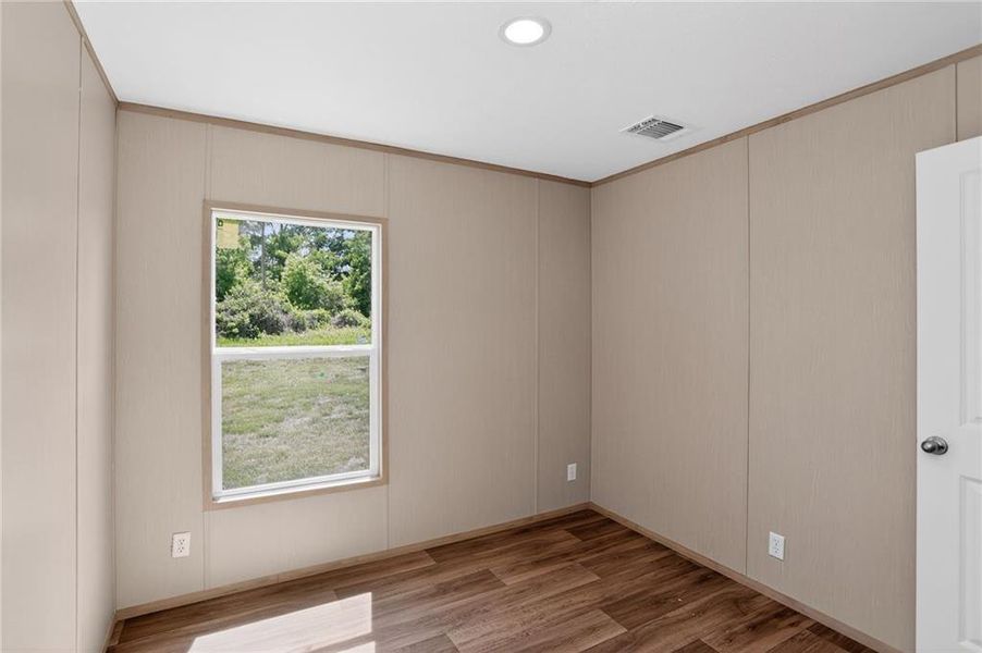 Spacious, unfurnished interior of a new home in , Jasper (Image 18).