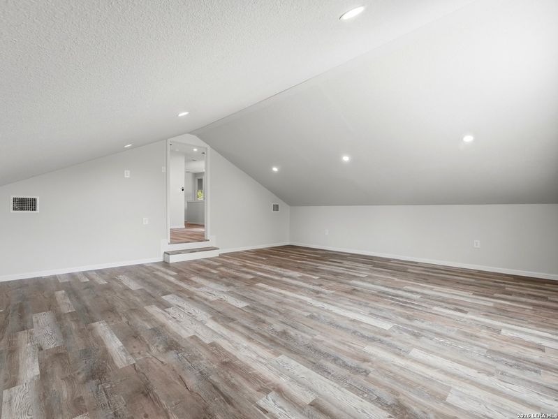 Spacious, unfurnished interior of a new home in , San Antonio (Image 16).