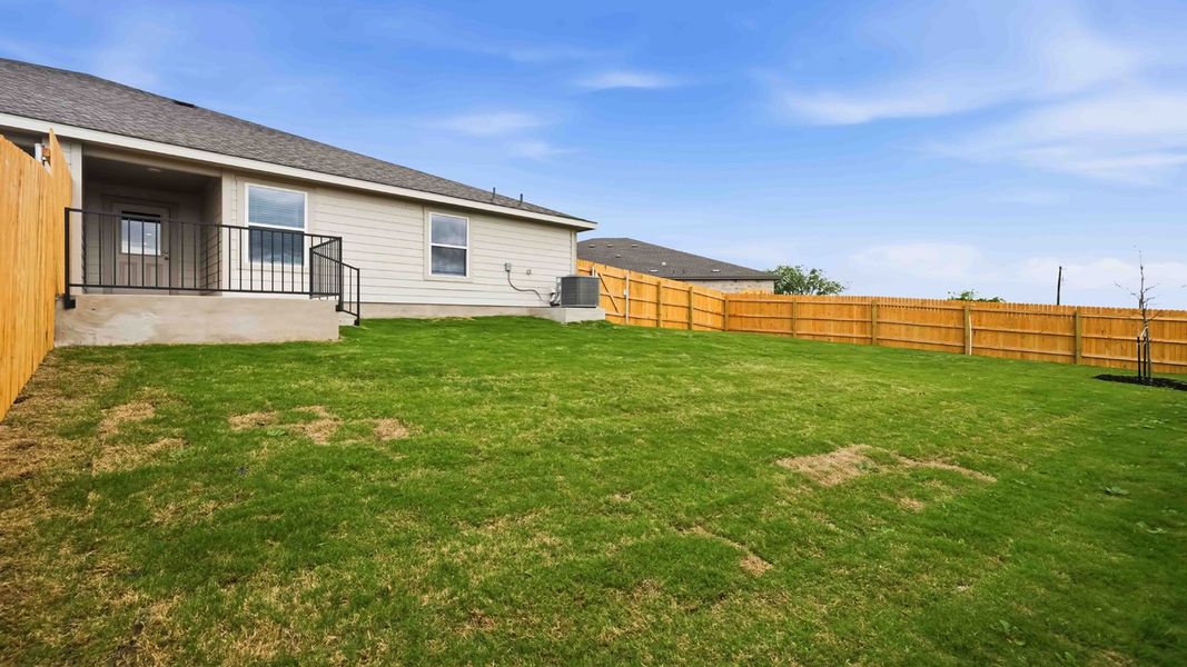 Representative exterior details of a home built from the The Magnolia by D.R. Horton in Palomino, Manor (Image 18).