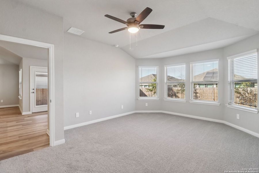 Spacious, unfurnished interior of a new home in Catalina, Converse (Image 17).