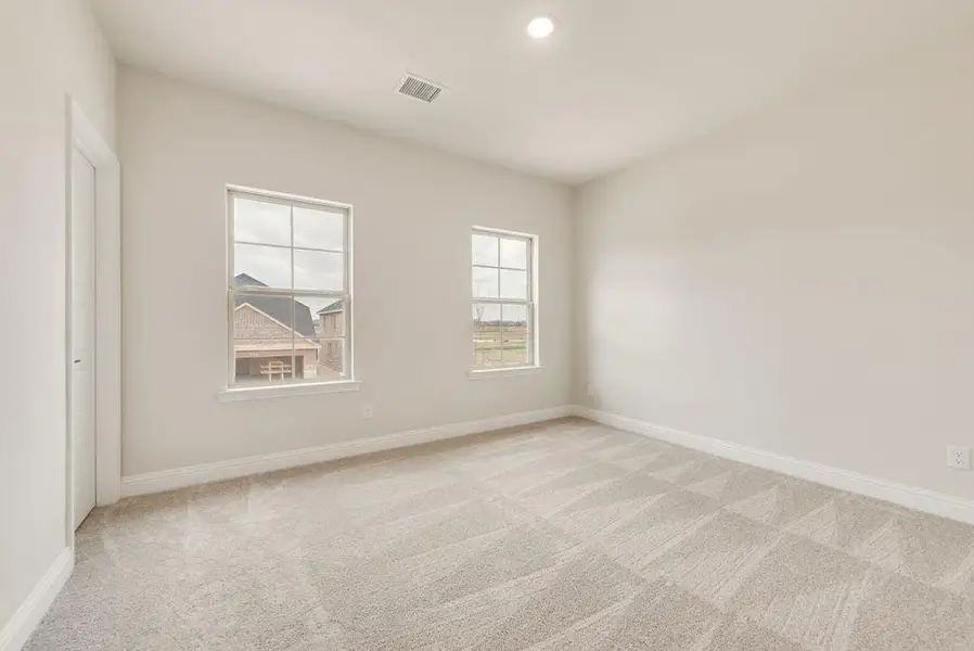 Spacious, unfurnished interior of a new home in Spiritas Ranch, Little Elm (Image 18).