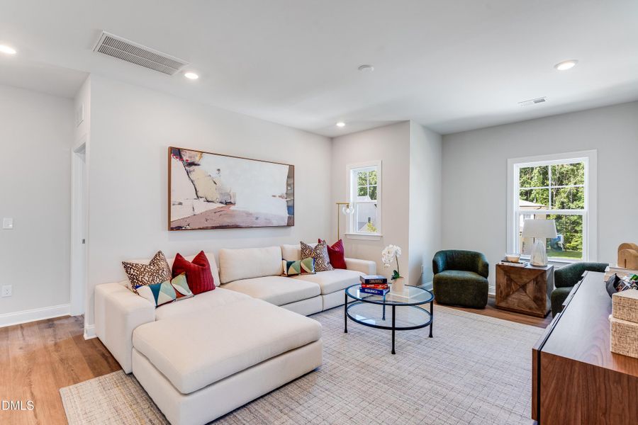 SUN_SutherlandStation_Pic_LandrumIII_Lof