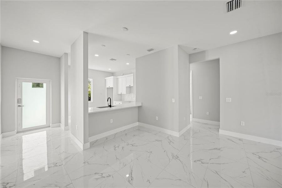 Spacious, unfurnished interior of a new home in , Lehigh Acres (Image 14).