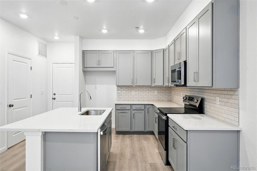 17115 W 91st Lane ~ Ready Now 17115 W 91st Lane ~ Ready Now