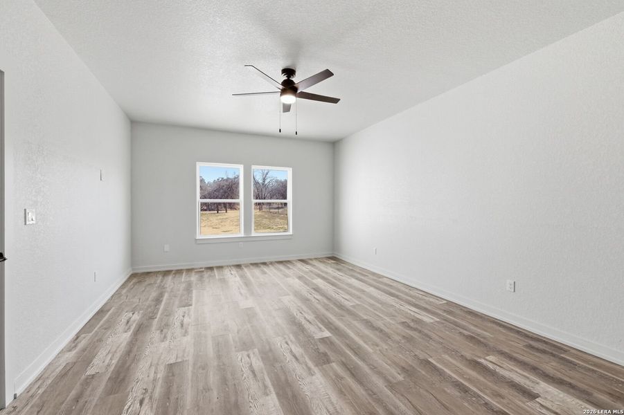 Spacious, unfurnished interior of a new home in , Floresville (Image 34).