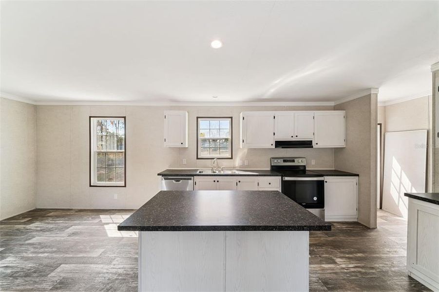 Furnished interior view inside a new home in , Orlando (Image 7).