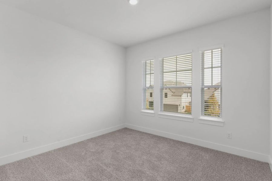 Spacious, unfurnished interior of a new home in Nolina, Georgetown (Image 34).