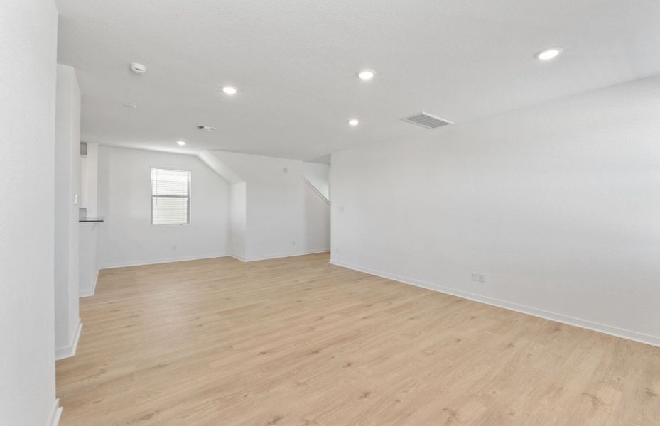 Spacious, unfurnished interior of a new home in Sonterra, Jarrell (Image 23).