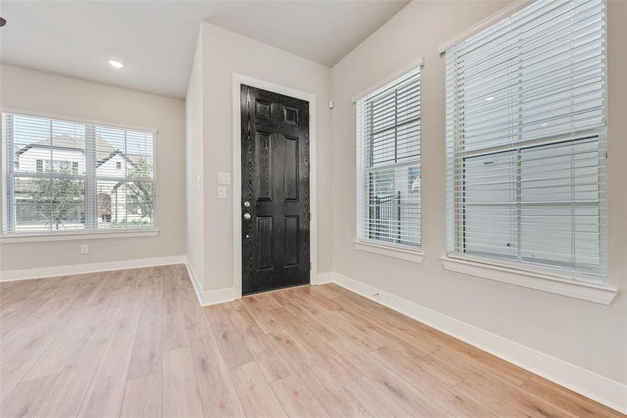 Spacious, unfurnished interior of a new home in Lakeside at Viridian - Villa Series, Arlington (Image 8).