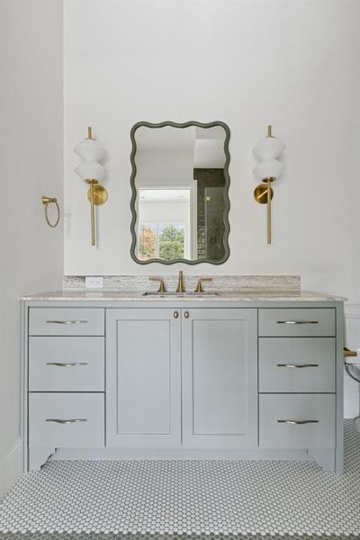 Furnished interior view inside a new home in , Colleyville (Image 12).