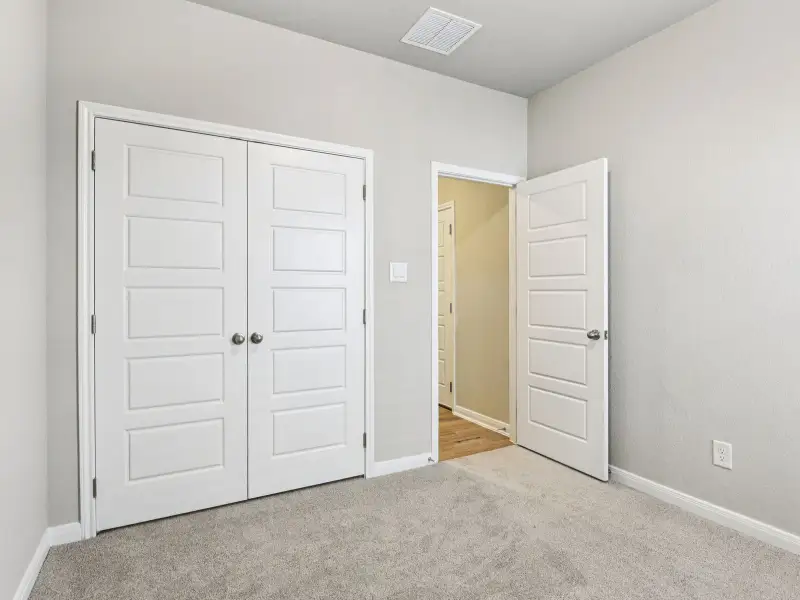 Spacious, unfurnished interior of a new home in Comanche Ridge, San Antonio (Image 18).