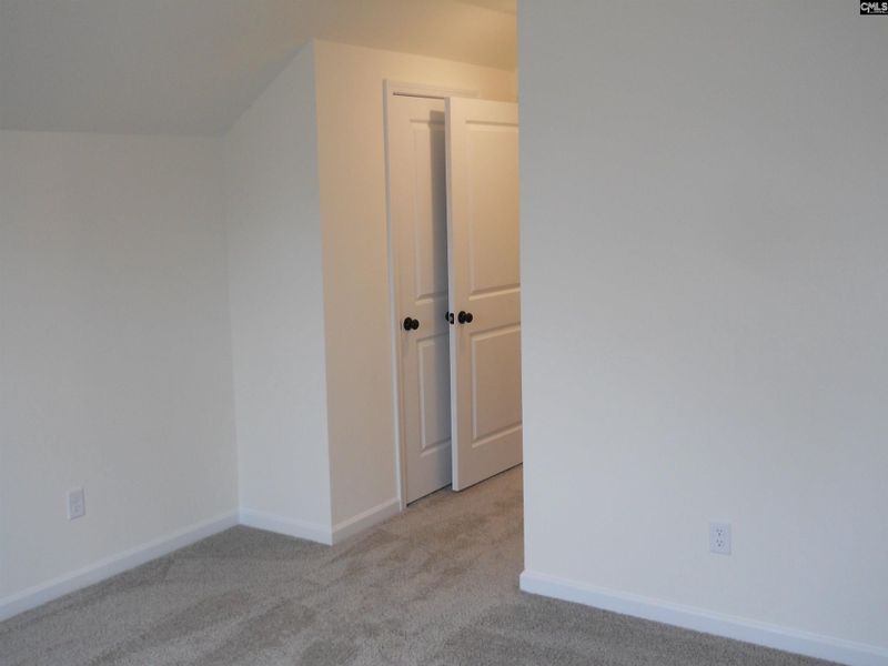 Spacious, unfurnished interior of a new home in Bickley Station, Irmo (Image 27).