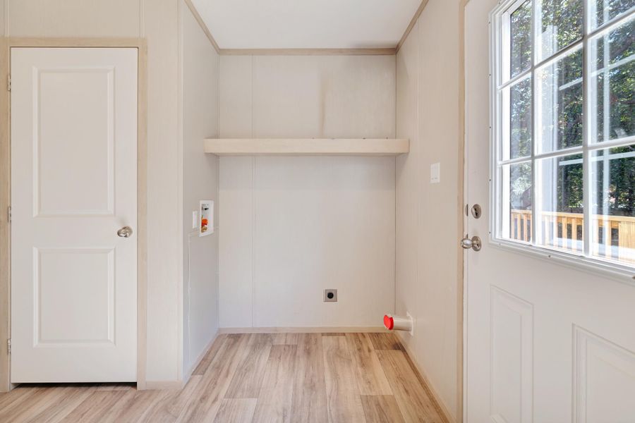 Spacious, unfurnished interior of a new home in , Cross (Image 18).