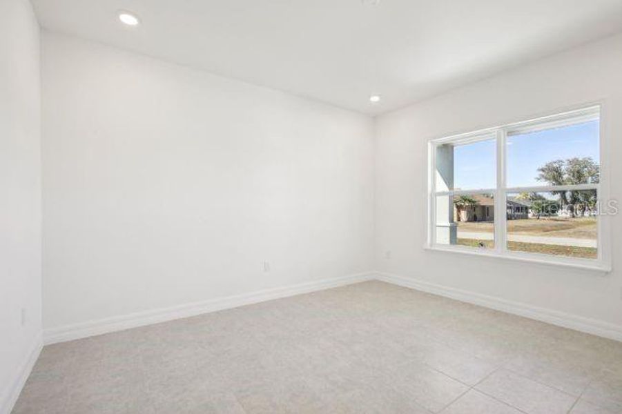 Spacious, unfurnished interior of a new home in , Punta Gorda (Image 18).