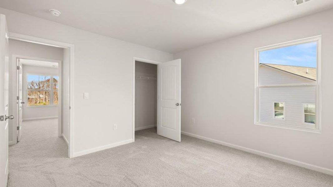 Spacious, unfurnished interior of a new home in Falcon Landing, Gainesville (Image 33).