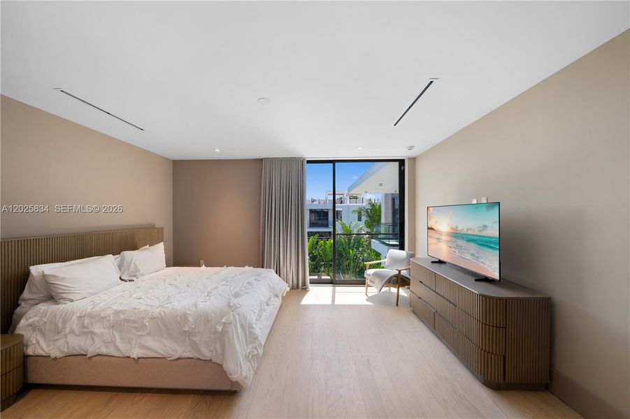 Furnished interior view inside a new home in , Key Biscayne (Image 13).
