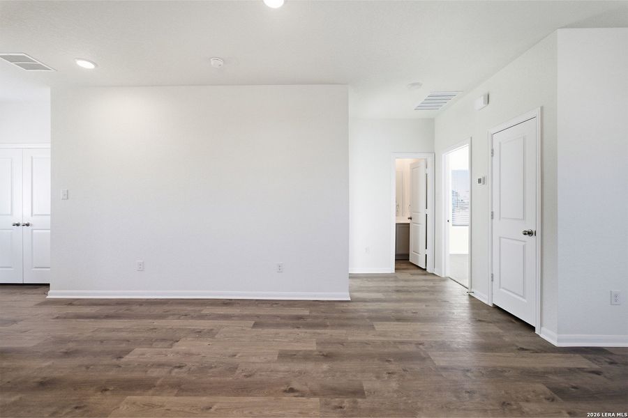 Spacious, unfurnished interior of a new home in Willow View, Converse (Image 19).