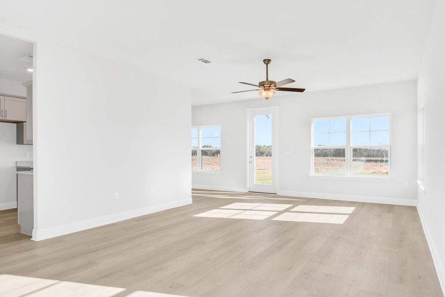 Representative unfurnished interior of a home built from the Plan 1817 by Adams Homes in Pine Top, Cantonment (Image 14).